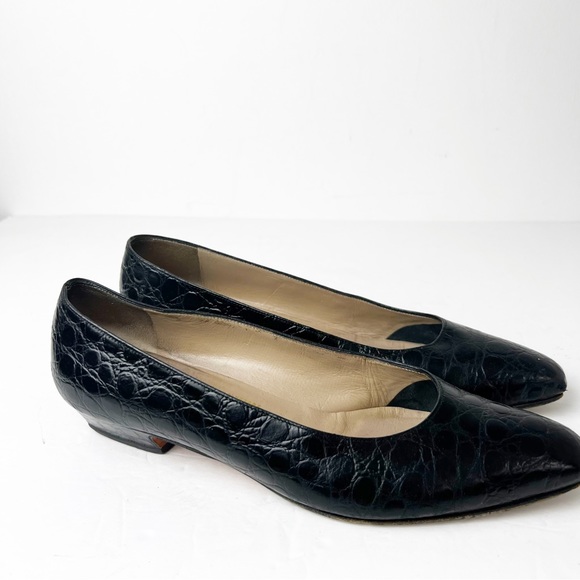 Salvatore Ferragamo Shoes - SZ 9.5 AA Salvatore Ferragamo Vintage Black Pumps
